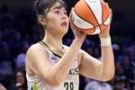李月汝本赛季先后效力于风暴和飞翼 共出战31场&场均6分4.5板